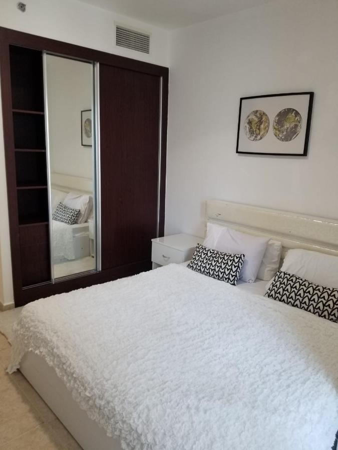 Luxury Kings Palace Private Room With Shared Kitchen Next To Barasti Beach Dubái Exterior foto